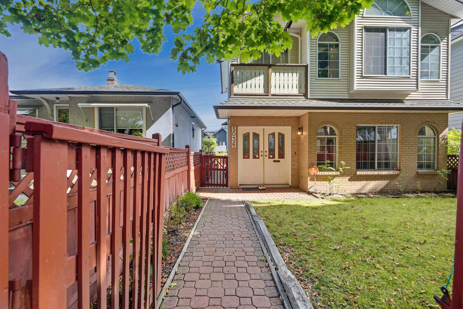 Photo 3 of 37 at 5036 Sherbrooke Street