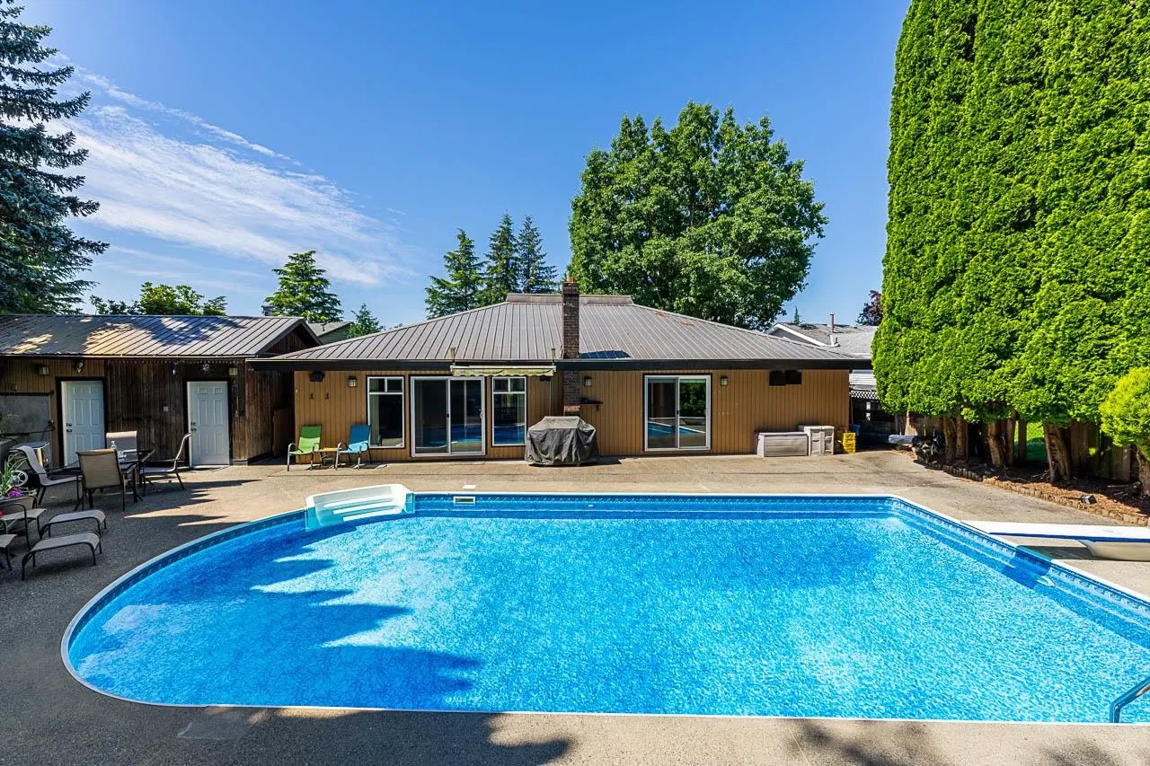 Photo 1 of 40 at 3762 Nanaimo Crescent