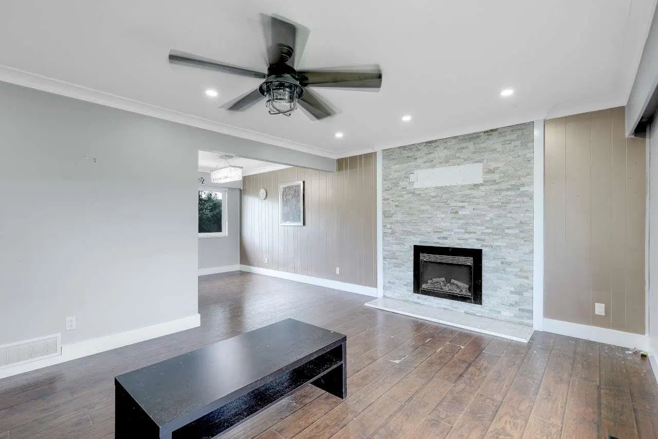 Photo 1 of 38 at 11331 Seafield Crescent