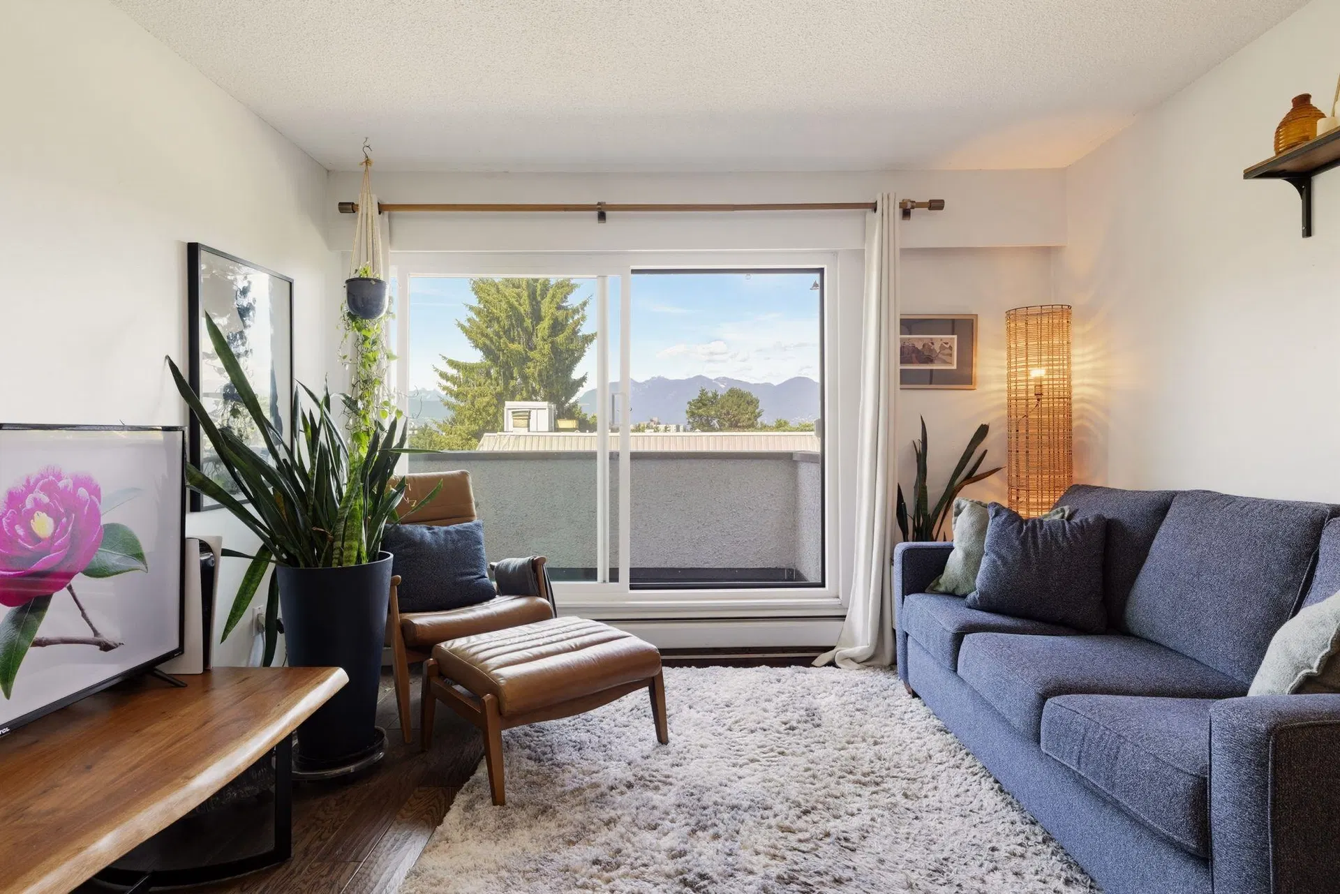 Photo 3 of 39 at #302 – 391 E 7th Avenue