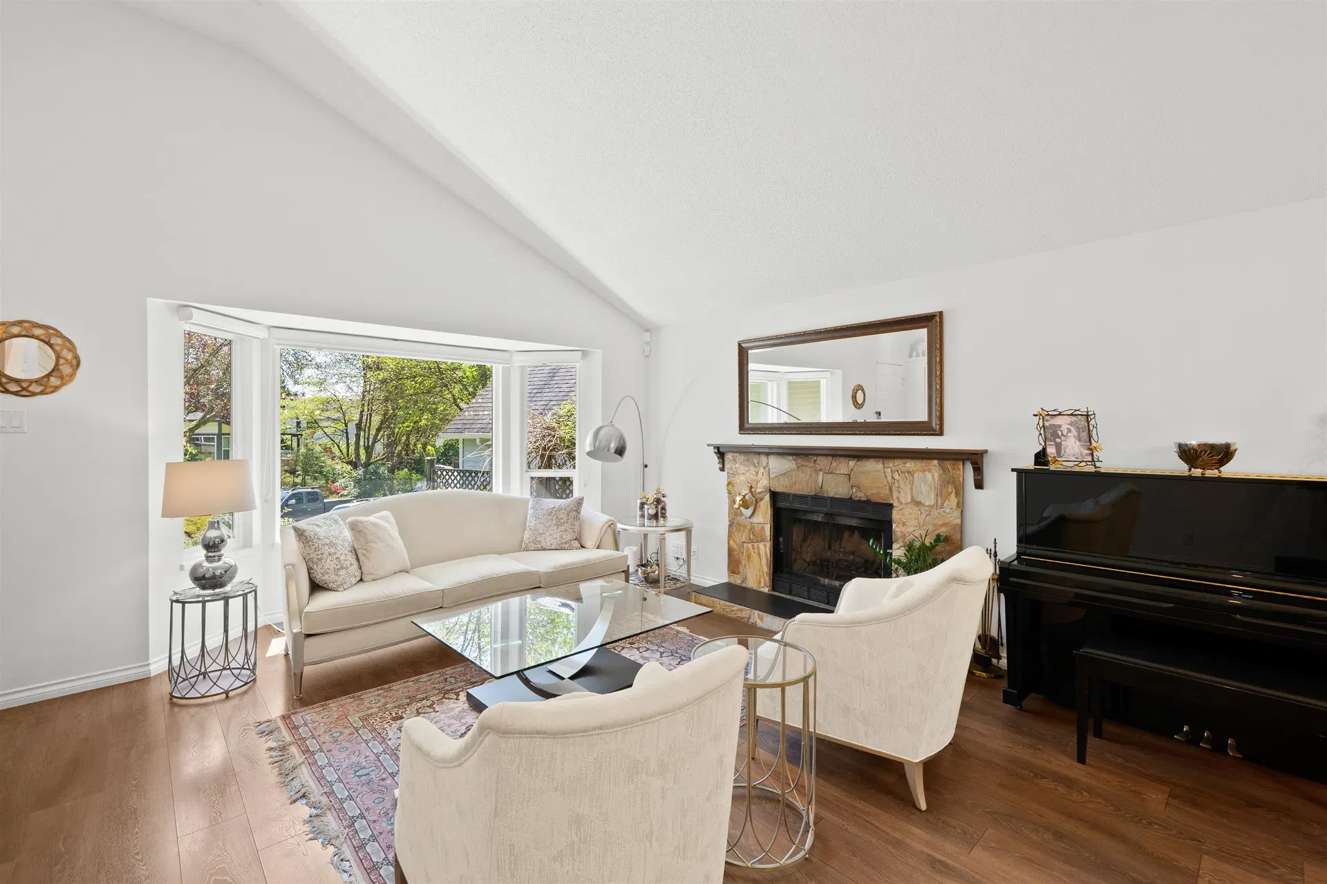 Photo 5 of 40 at 3336 Manning Crescent