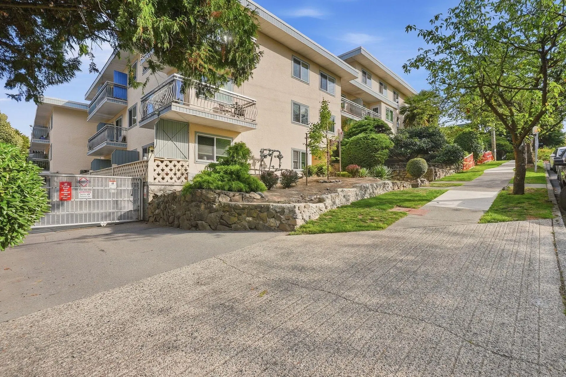 Photo 2 of 29 at #229 – 711 E 6th Avenue