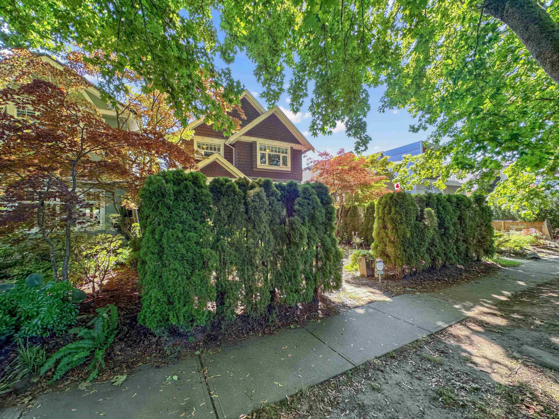 Photo 4 of 39 at 3976 W 19th Avenue