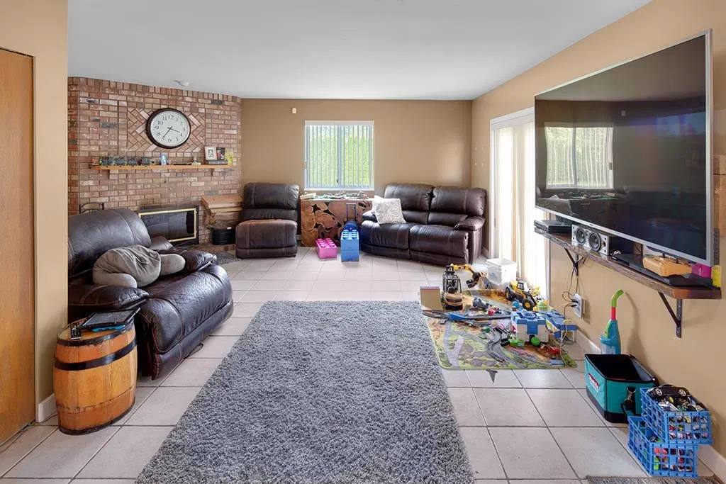 Photo 3 of 39 at 18851 74 Avenue