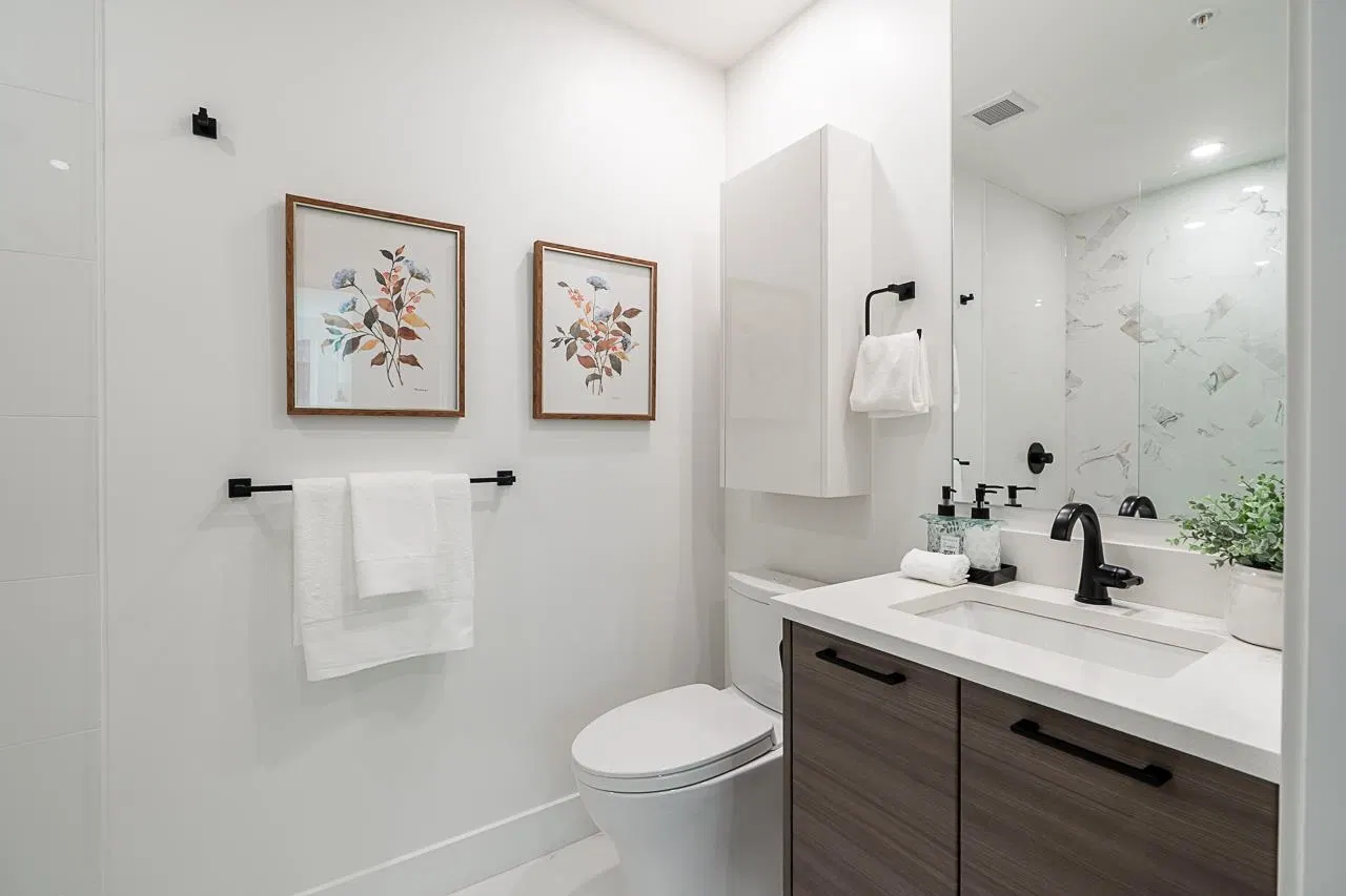 Photo 4 of 7 at #202 – 422 Lakewood Drive