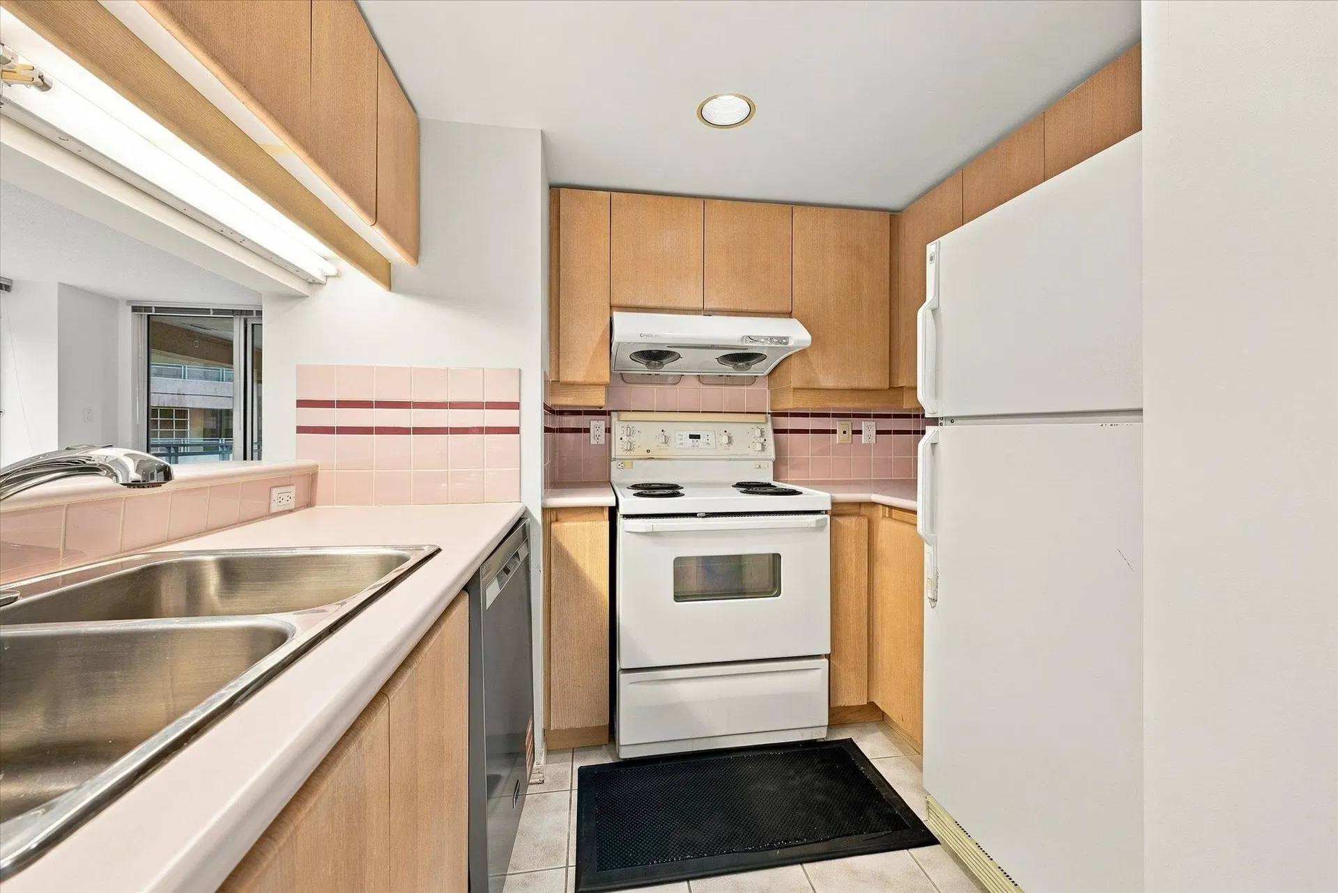 Photo 5 of 38 at #603 – 183 Keefer Place