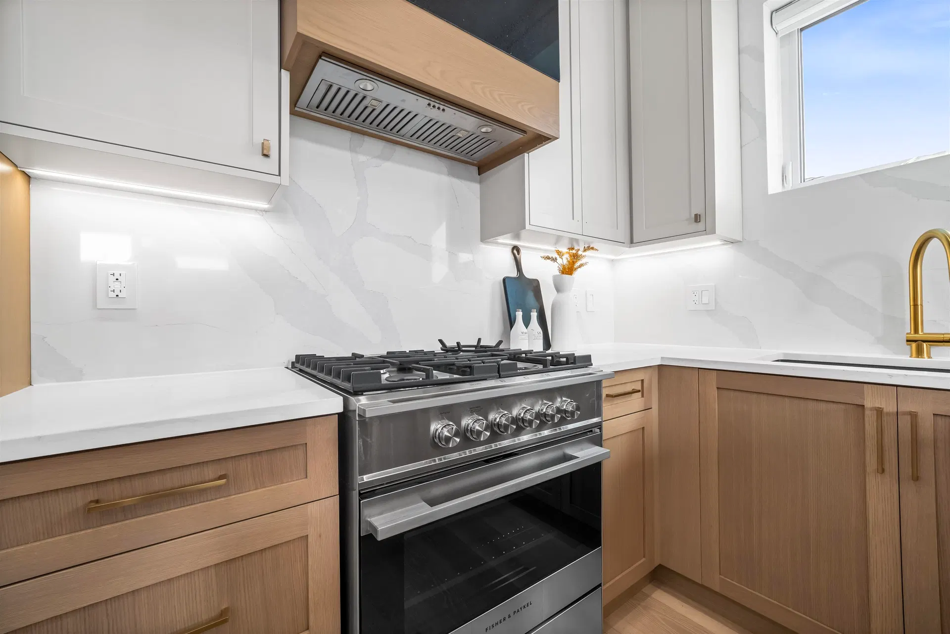 Photo 5 of 24 at 2712 Kitchener Street