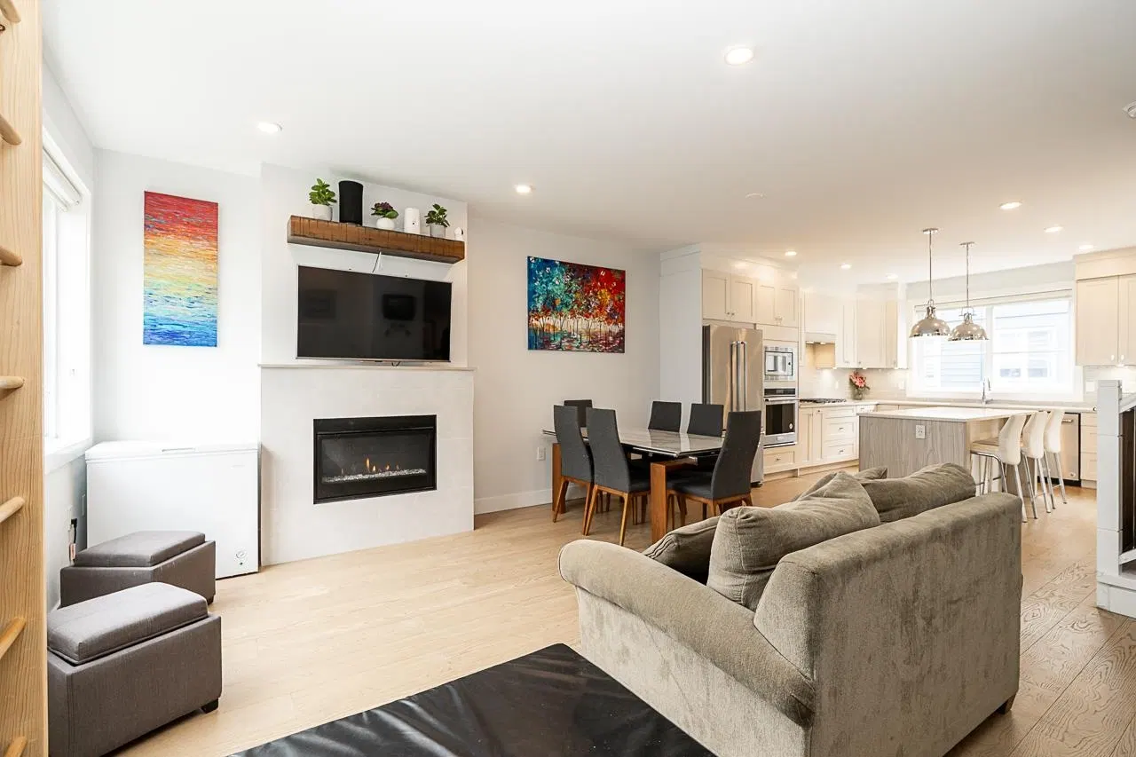 Photo 5 of 38 at #26 – 5377 8a Avenue