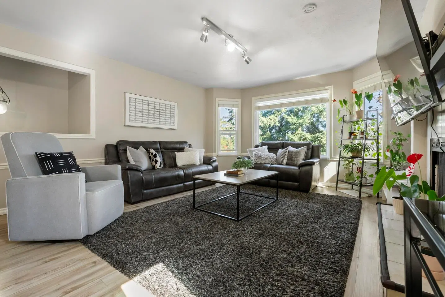 Photo 3 of 40 at 9511 160 Street