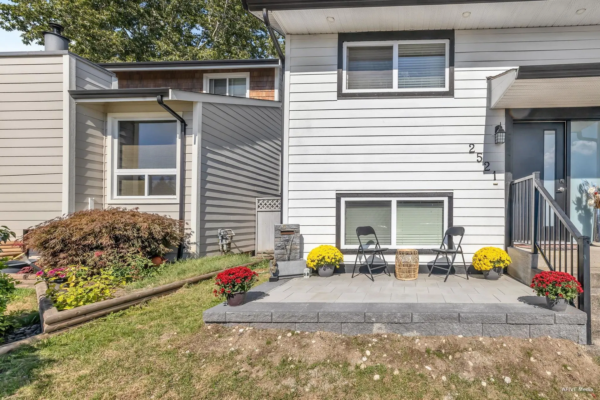 Photo 3 of 33 at 2521 Wilding Crescent