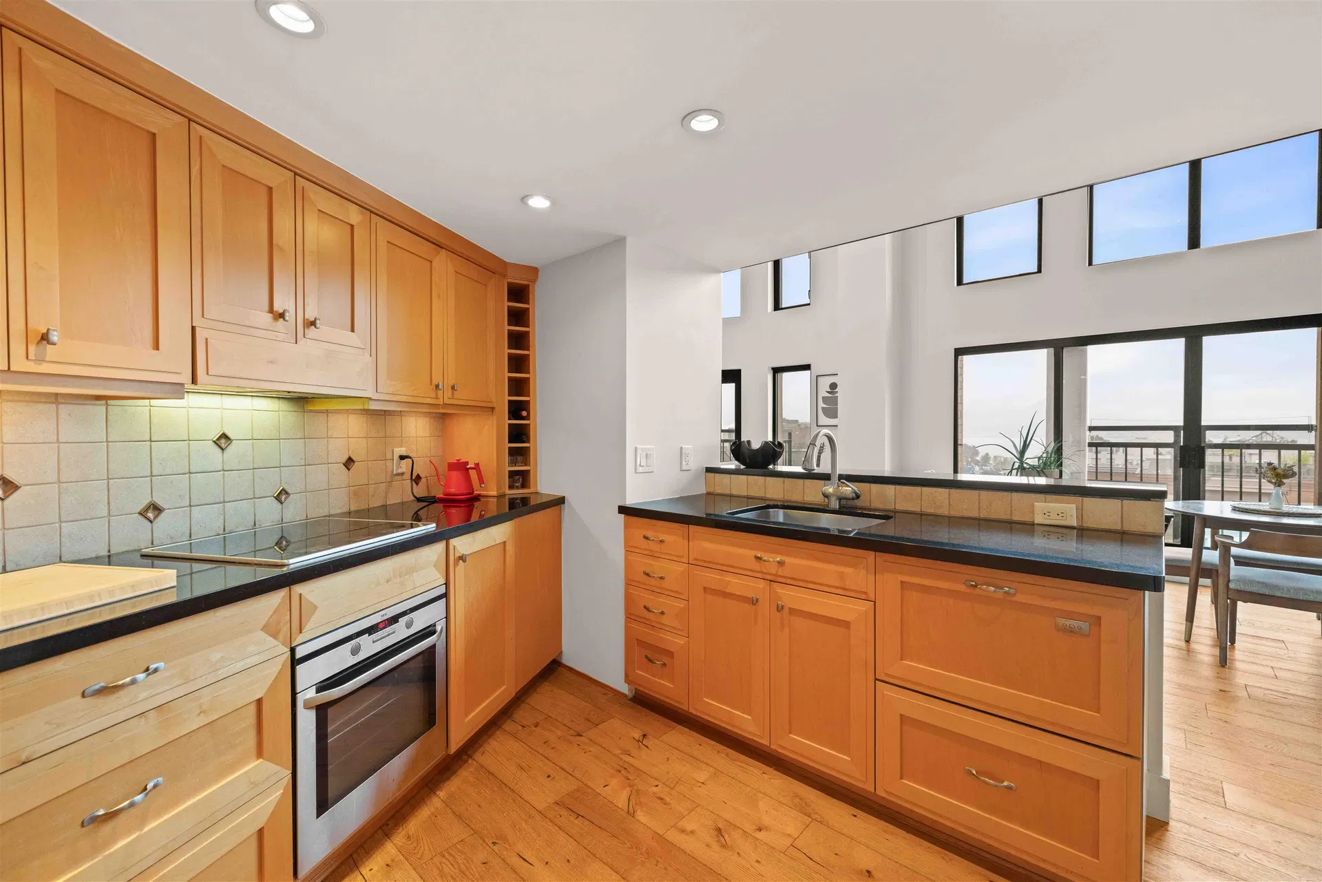 Photo 5 of 28 at #708 – 22 E Cordova Street
