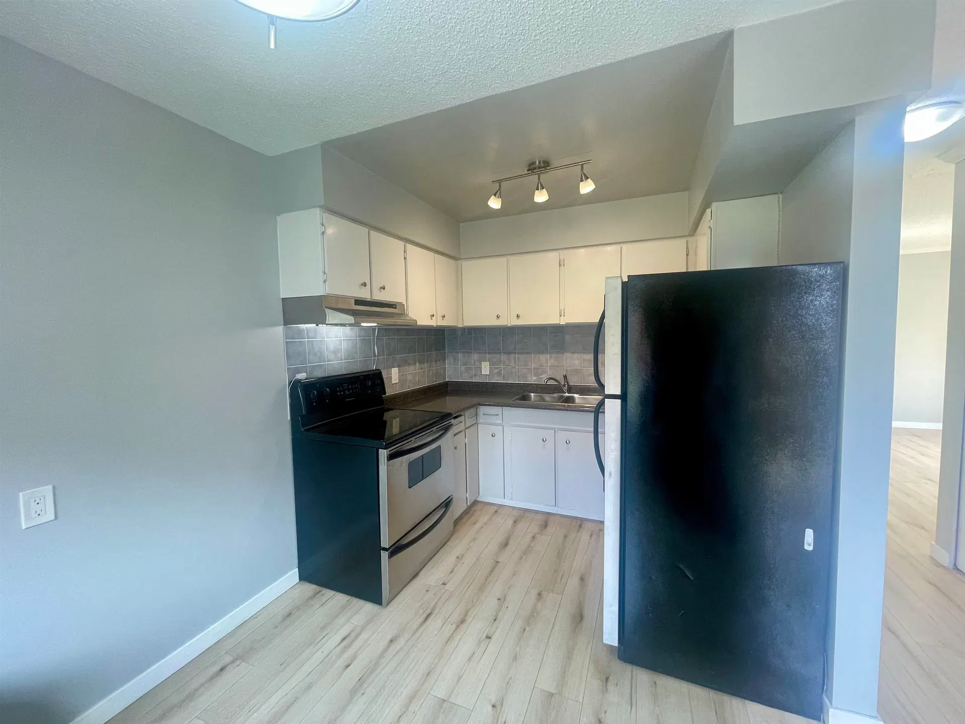 Photo 5 of 24 at #4 – 306 Highland Way