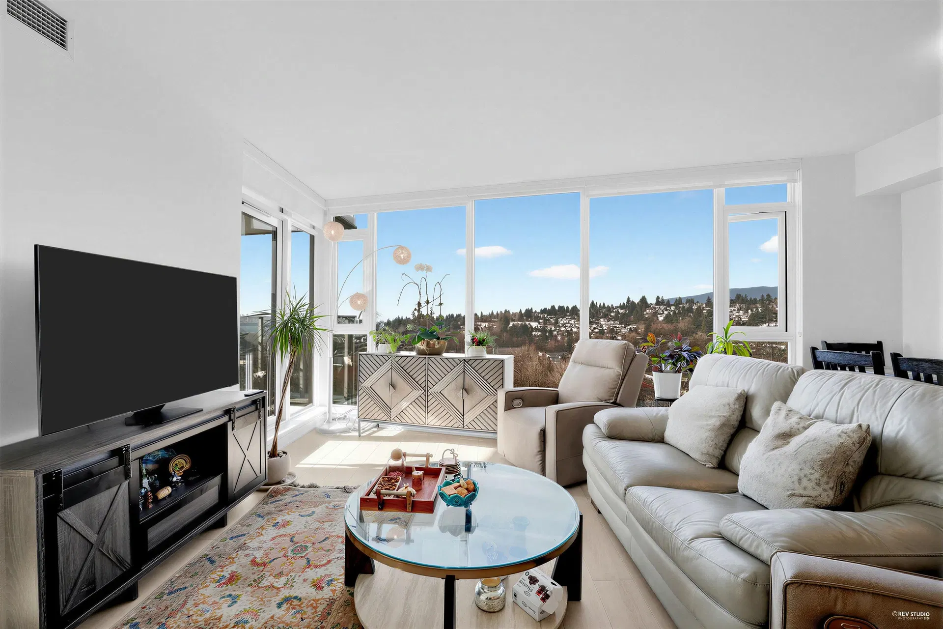 Photo 3 of 22 at #1906 – 1401 Hunter Street