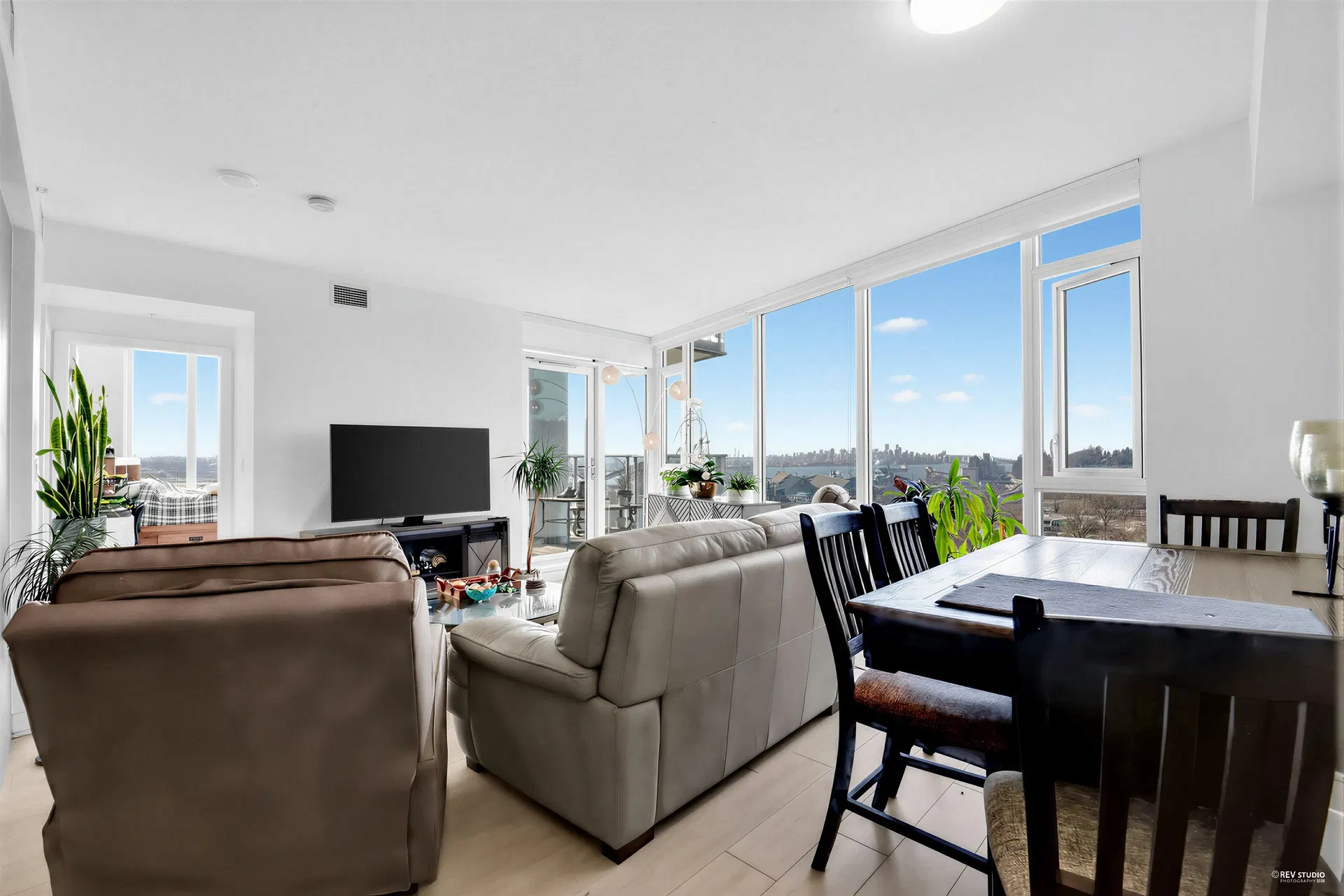 Photo 4 of 22 at #1906 – 1401 Hunter Street