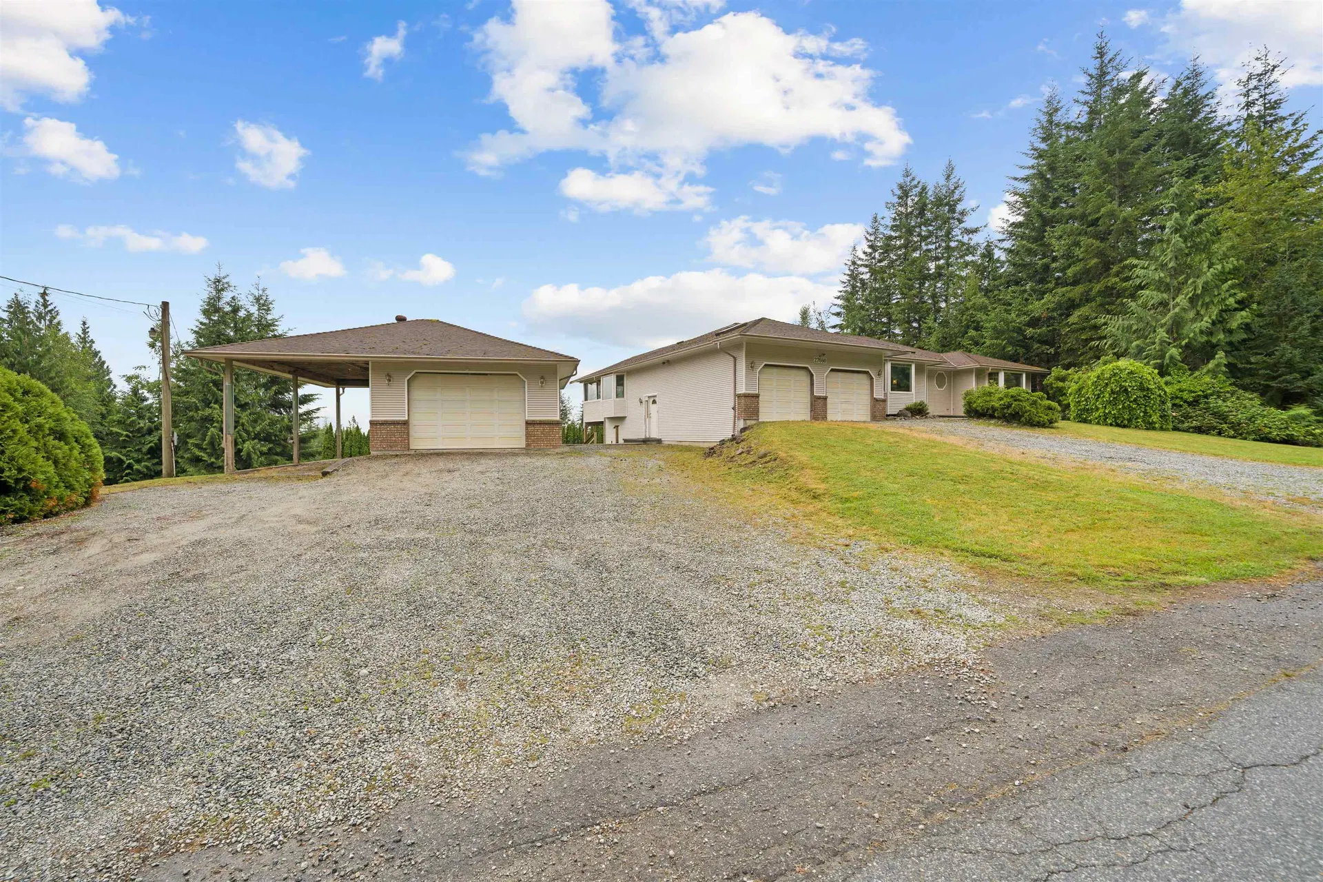 Photo 3 of 40 at 27660 128 Avenue