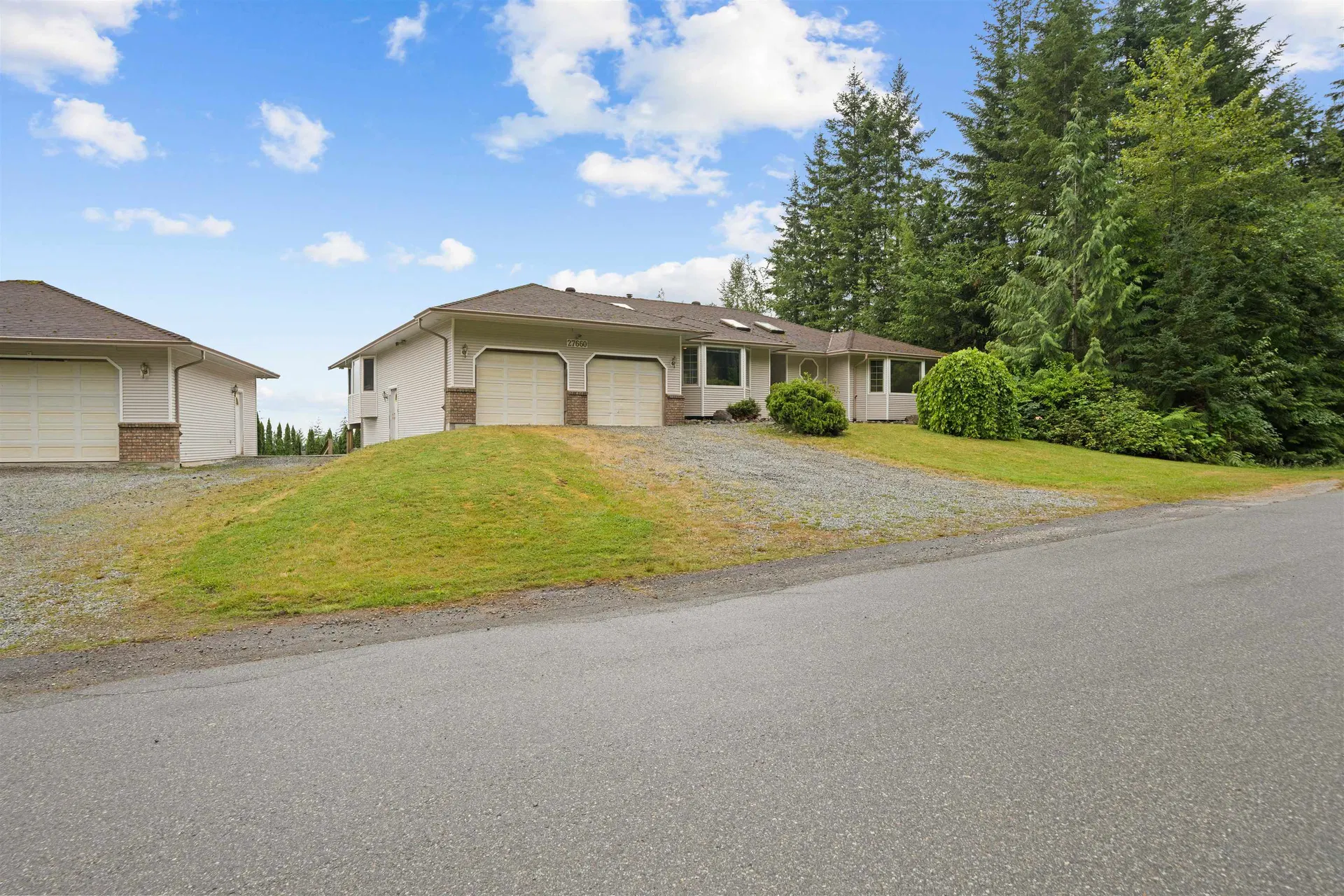 Photo 5 of 40 at 27660 128 Avenue