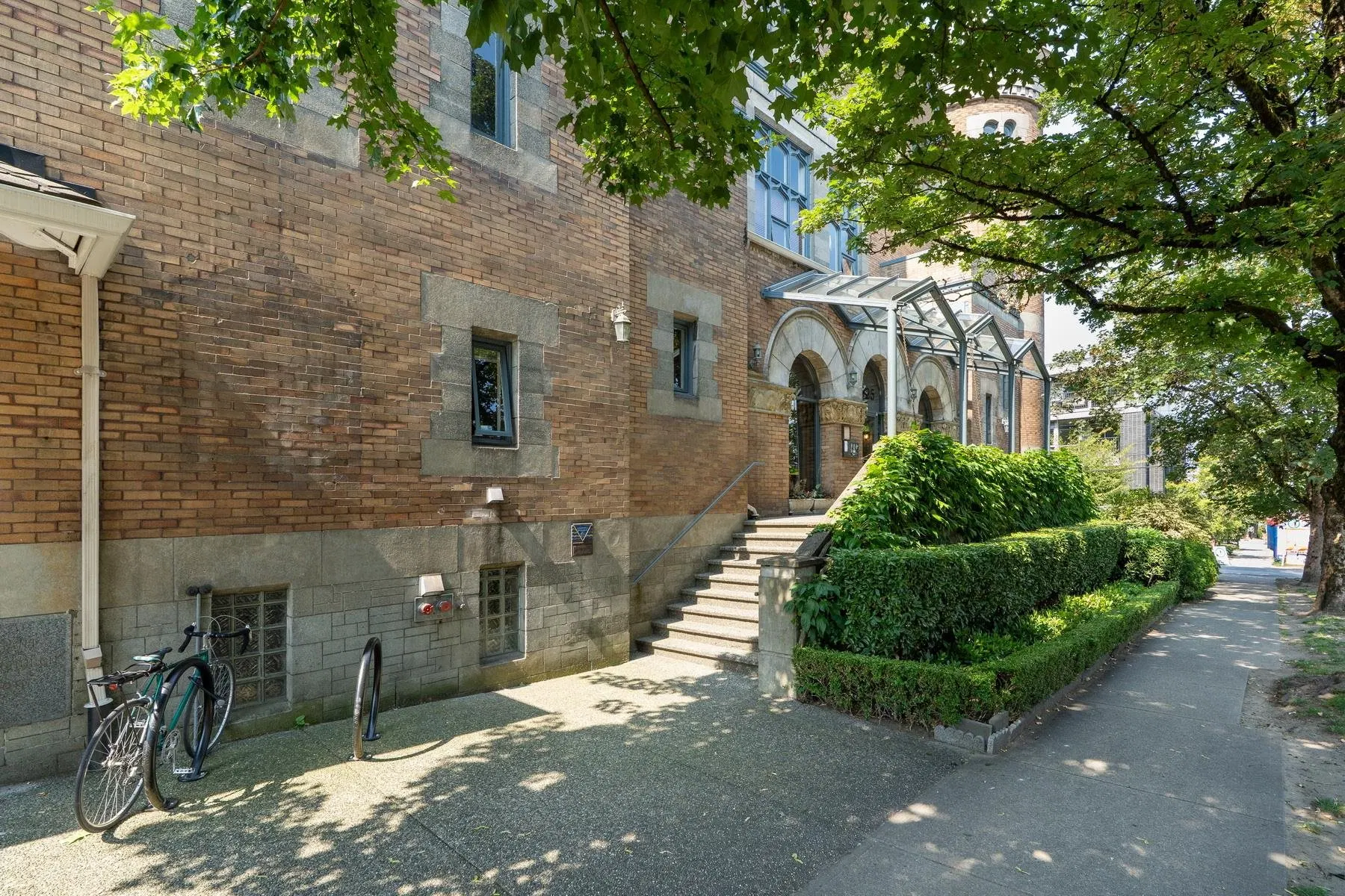 Photo 3 of 25 at #204 – 2525 Quebec Street