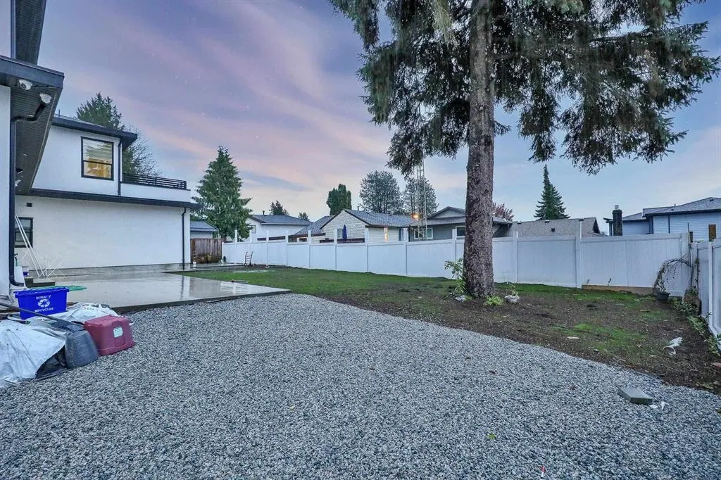 Photo 2 of 28 at 14840 89 Avenue
