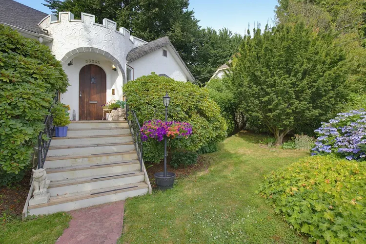 Photo 2 of 40 at 33043 4th Avenue