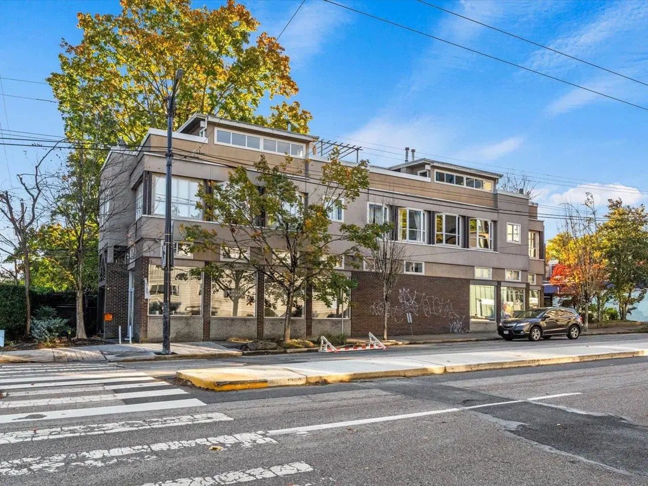 #1 – 2450 Alma Street