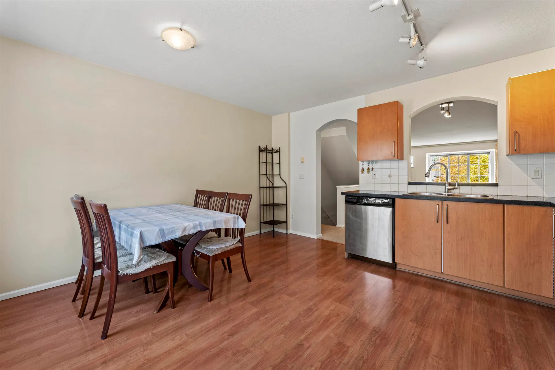 Photo 4 of 35 at #31 – 3368 Morrey Court