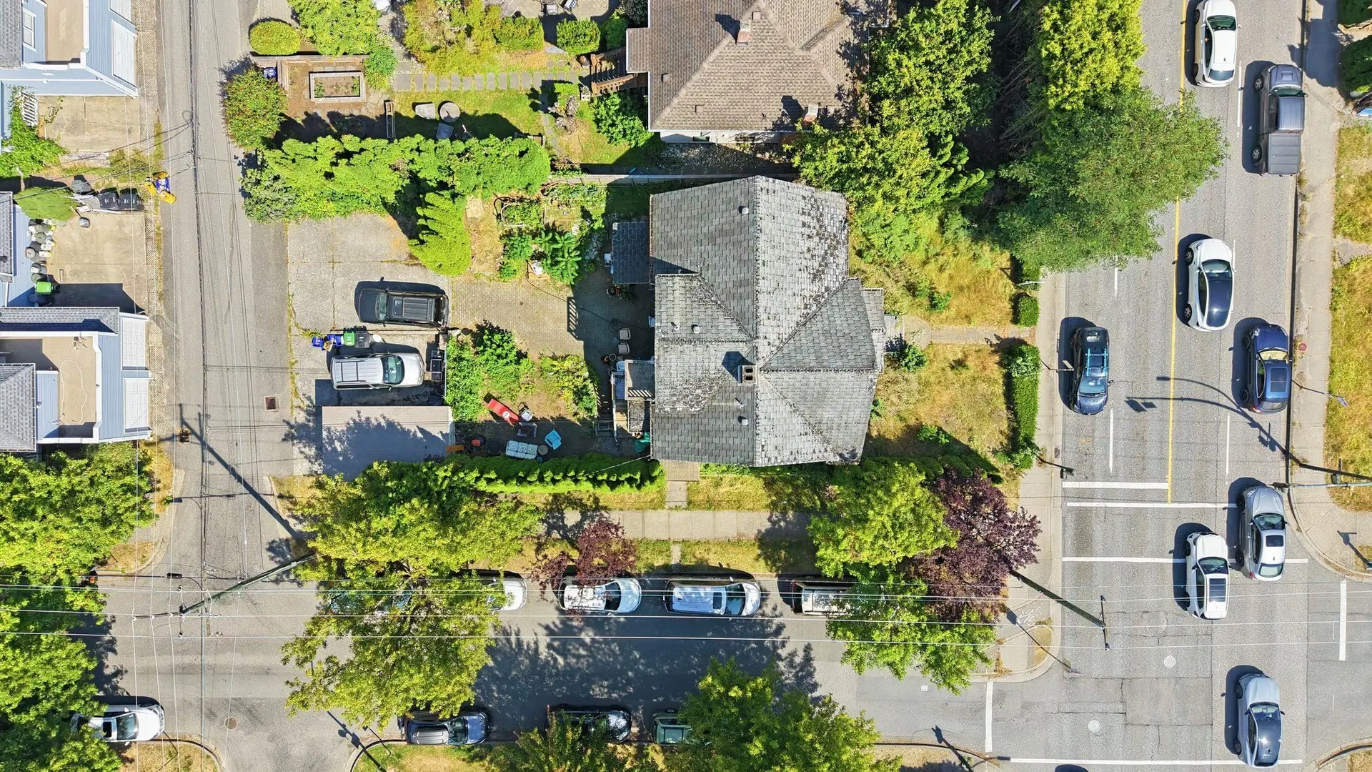 Photo 2 of 7 at 93 W 12th Avenue