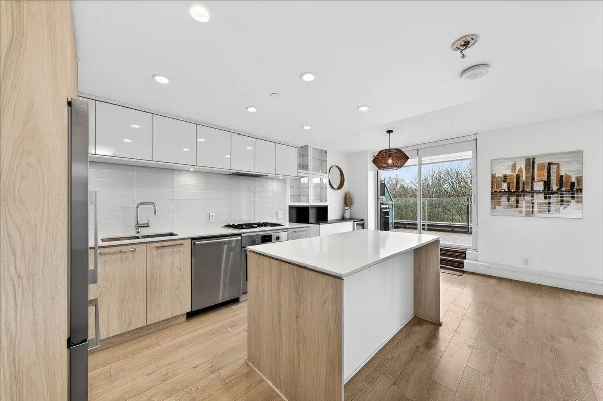 Photo 2 of 40 at #610 – 680 Seylynn Crescent