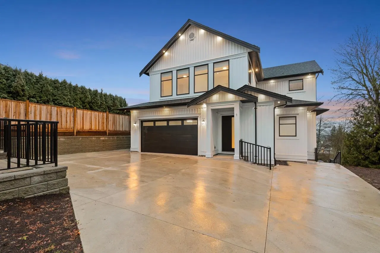 Photo 2 of 40 at #1 – 35133 Christina Place