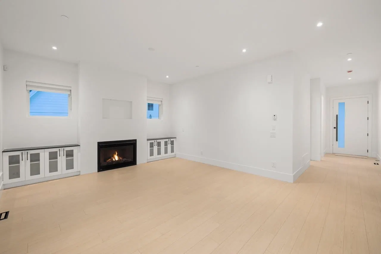 Photo 3 of 40 at #1 – 35133 Christina Place
