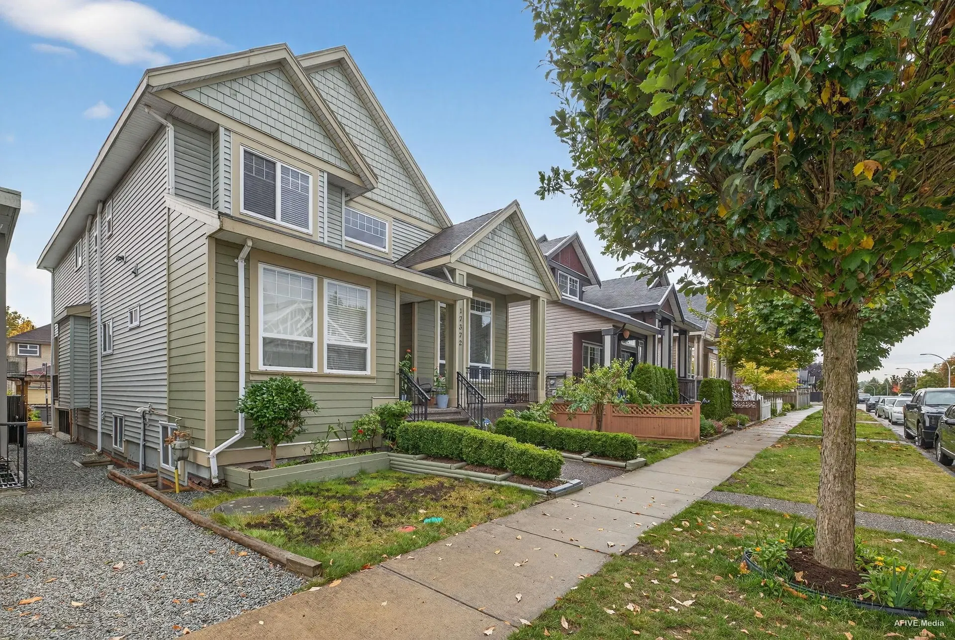 Photo 2 of 40 at Avenue – 17372 64a Avenue