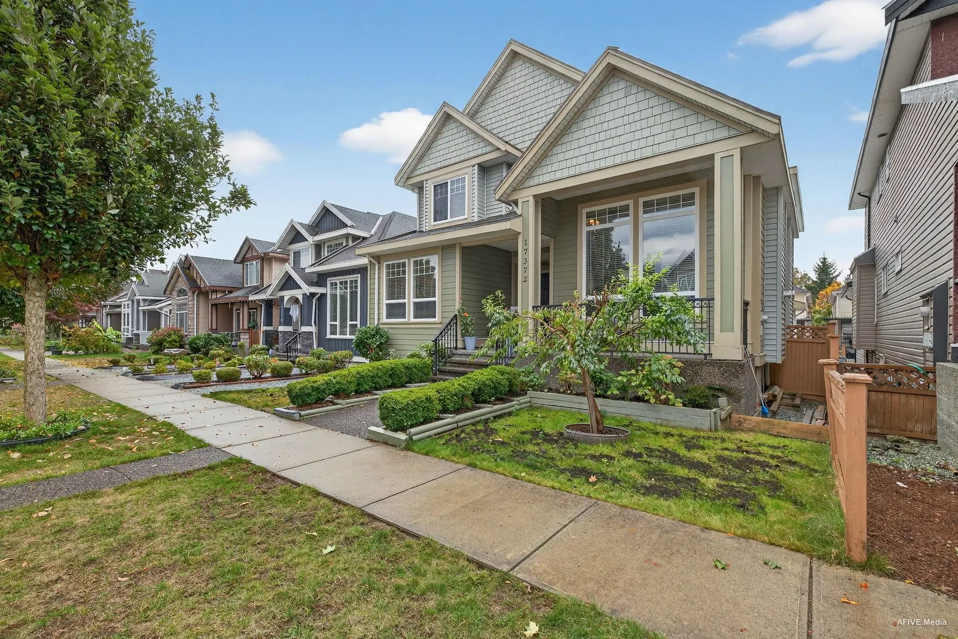 Photo 3 of 40 at Avenue – 17372 64a Avenue