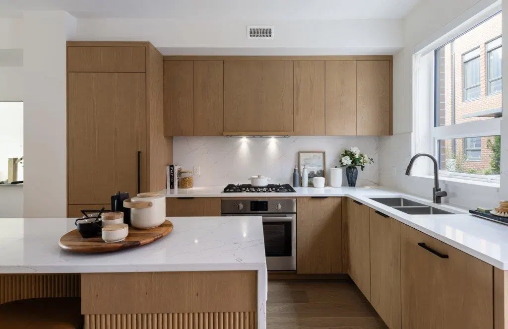 Photo 5 of 22 at 810 W 37th Avenue