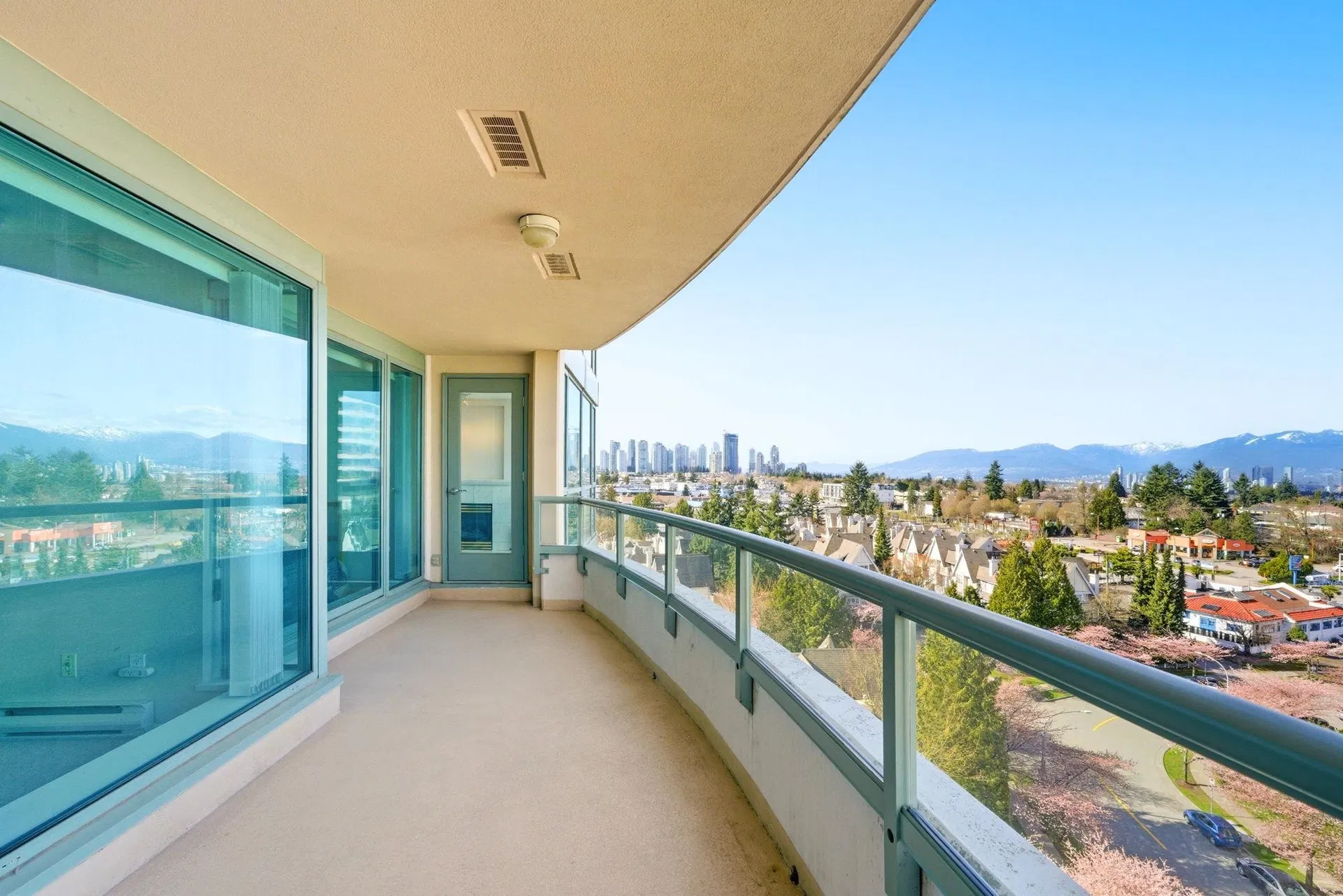 Photo 1 of 40 at #1003 – 6622 Southoaks Crescent