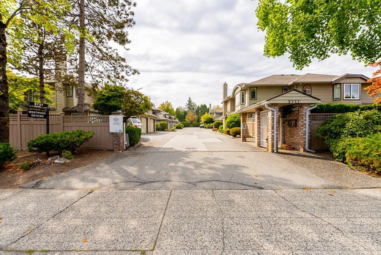 #4 – 9727 152b Street