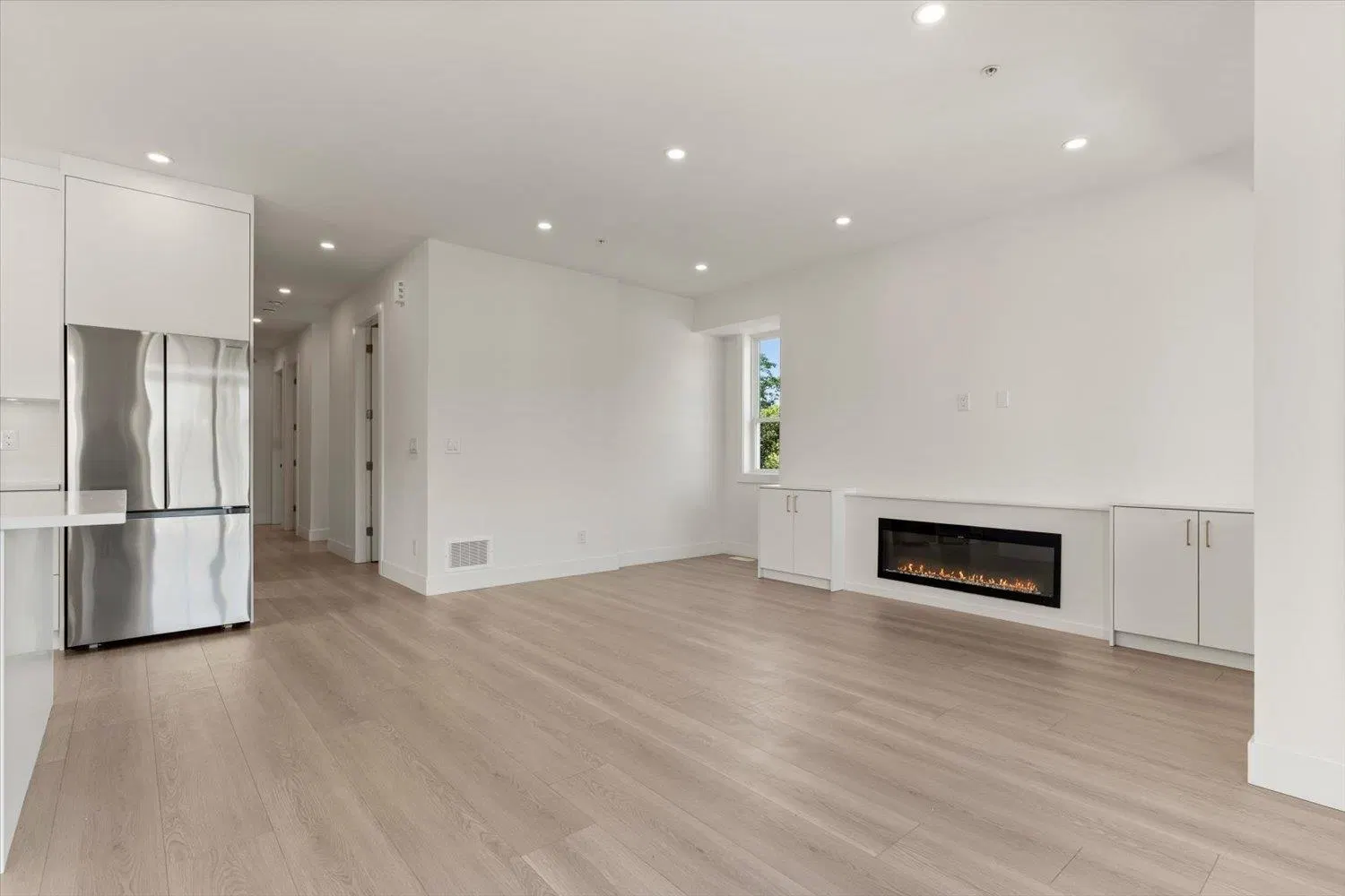 Photo 5 of 40 at #1 – 46018 Bonny Avenue