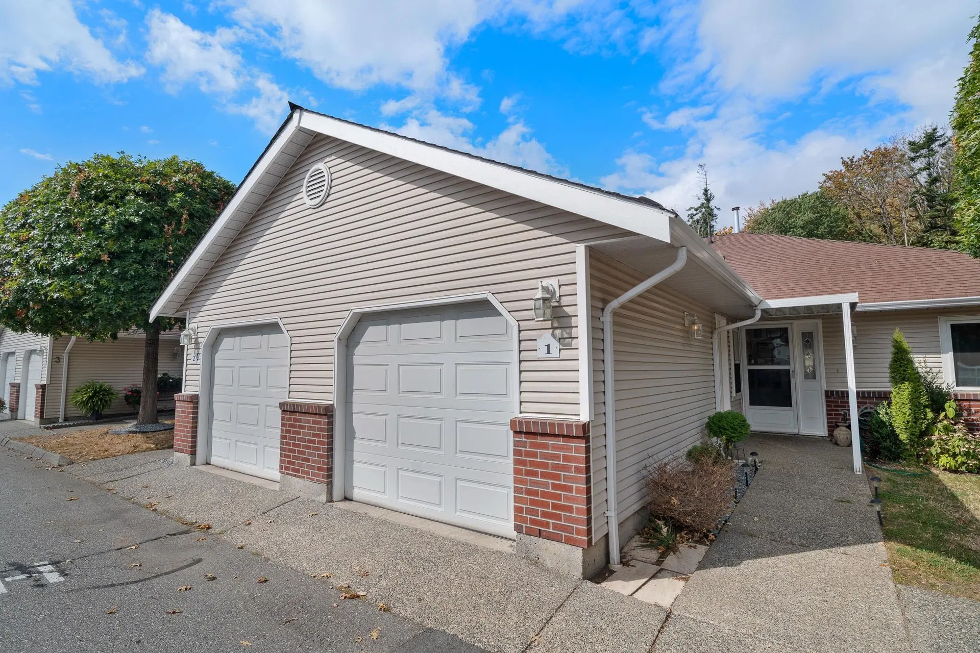 #1 – 2081 Winfield Drive