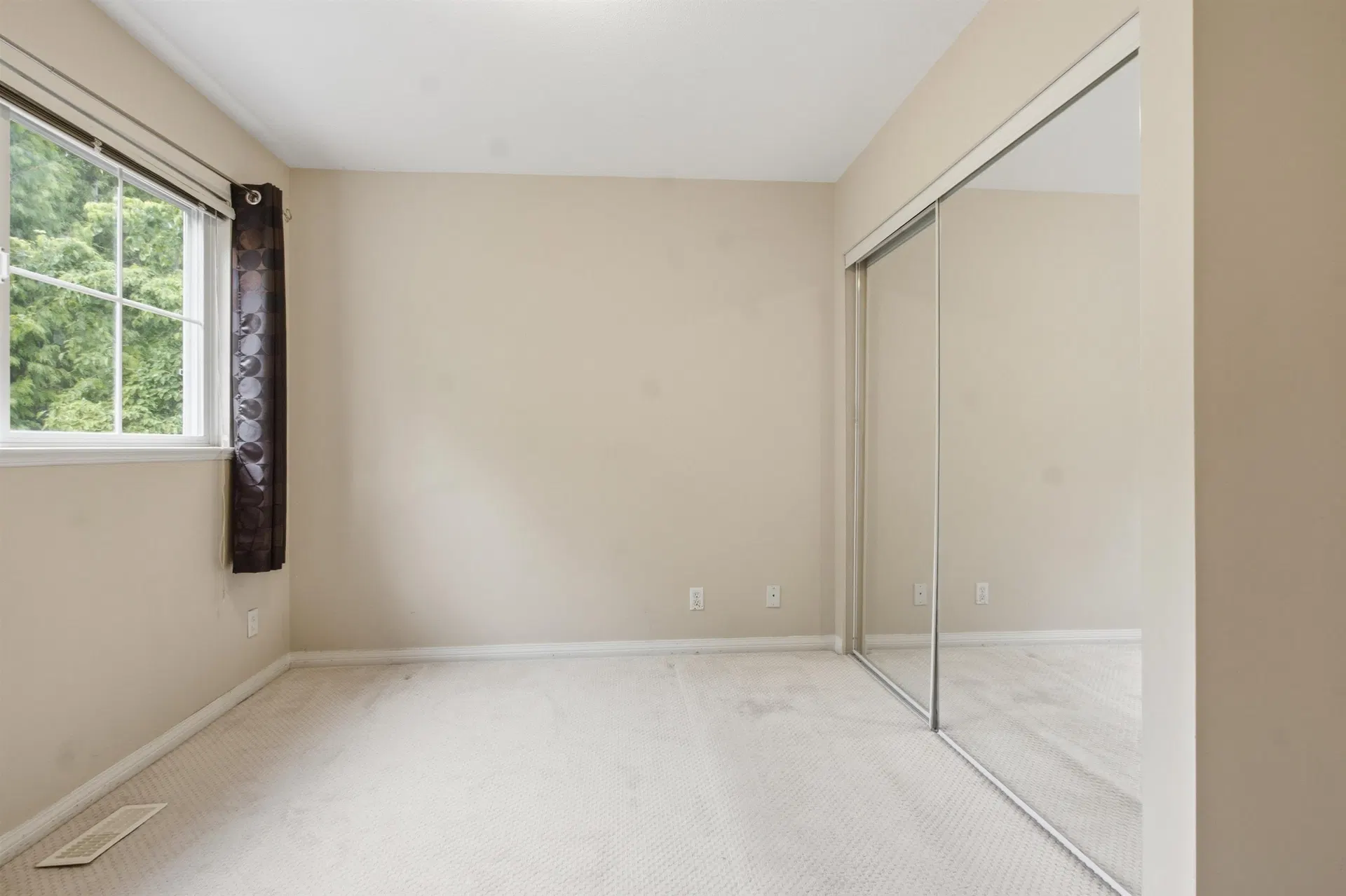 Photo 4 of 28 at #69 – 8888 151 Street