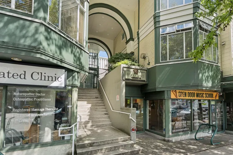 Photo 1 of 23 at #410 – 3727 W 10th Avenue