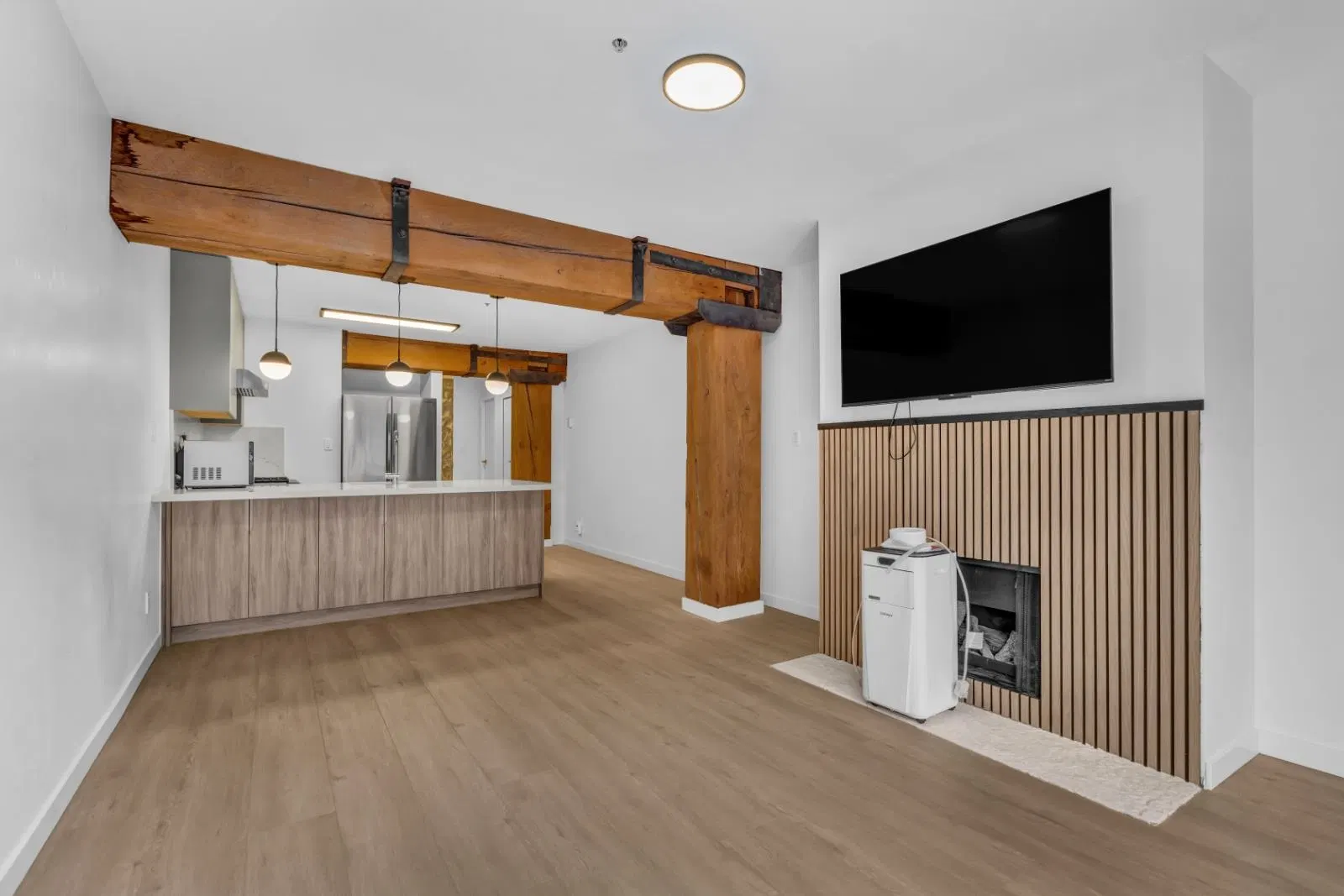 Photo 3 of 14 at #402 – 1178 Hamilton Street