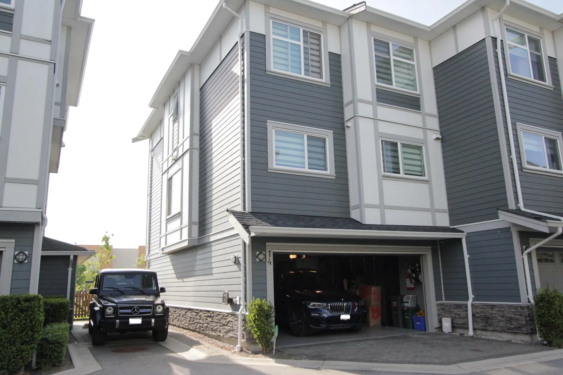 Photo 2 of 40 at #14 – 9560 Alexandra Road