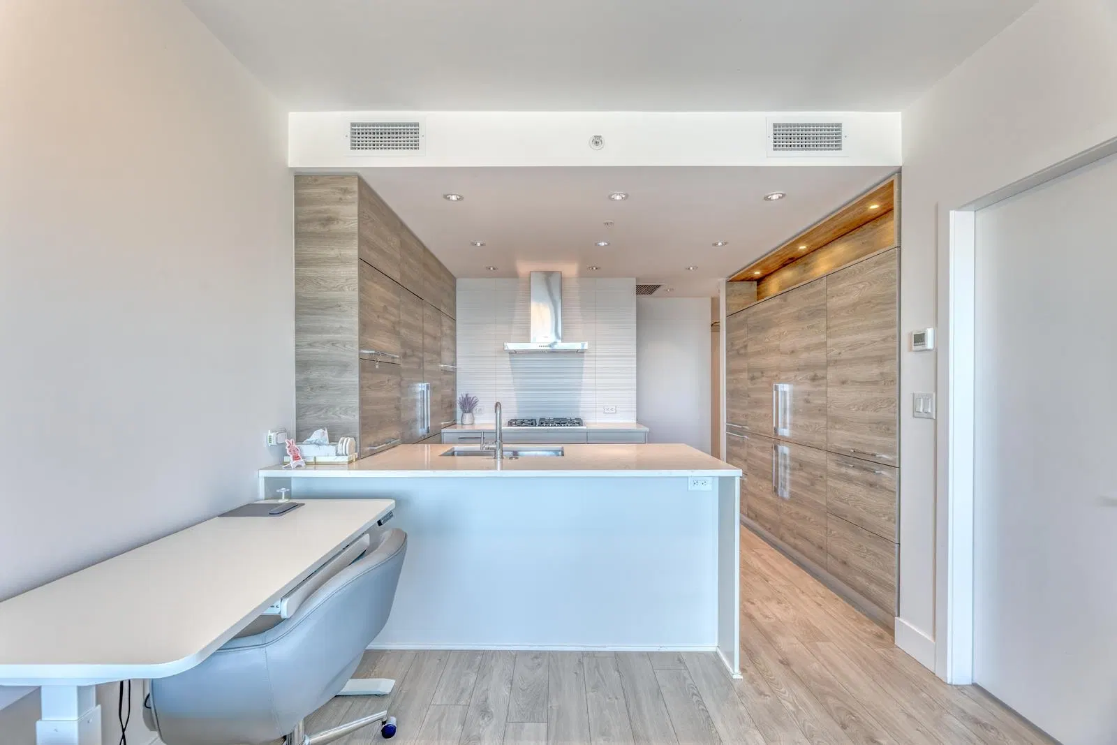 Photo 5 of 26 at #809 – 7303 Noble Lane