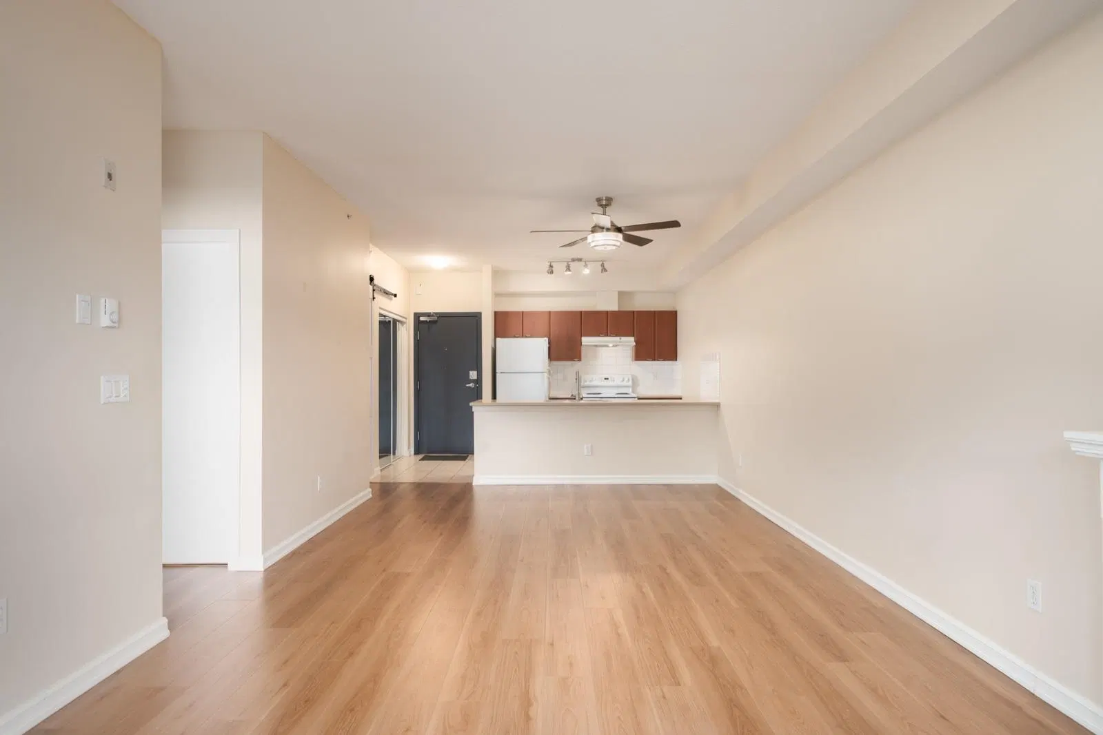 Photo 4 of 17 at #411 – 10088 148 Street