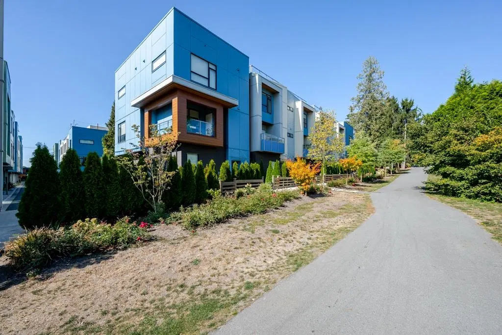 Photo 4 of 36 at #11 – 5858 132 Street
