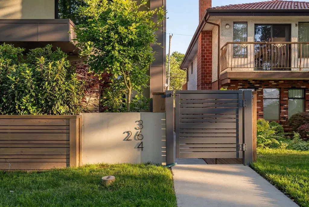 Photo 3 of 32 at #2 – 364 E 23rd Avenue