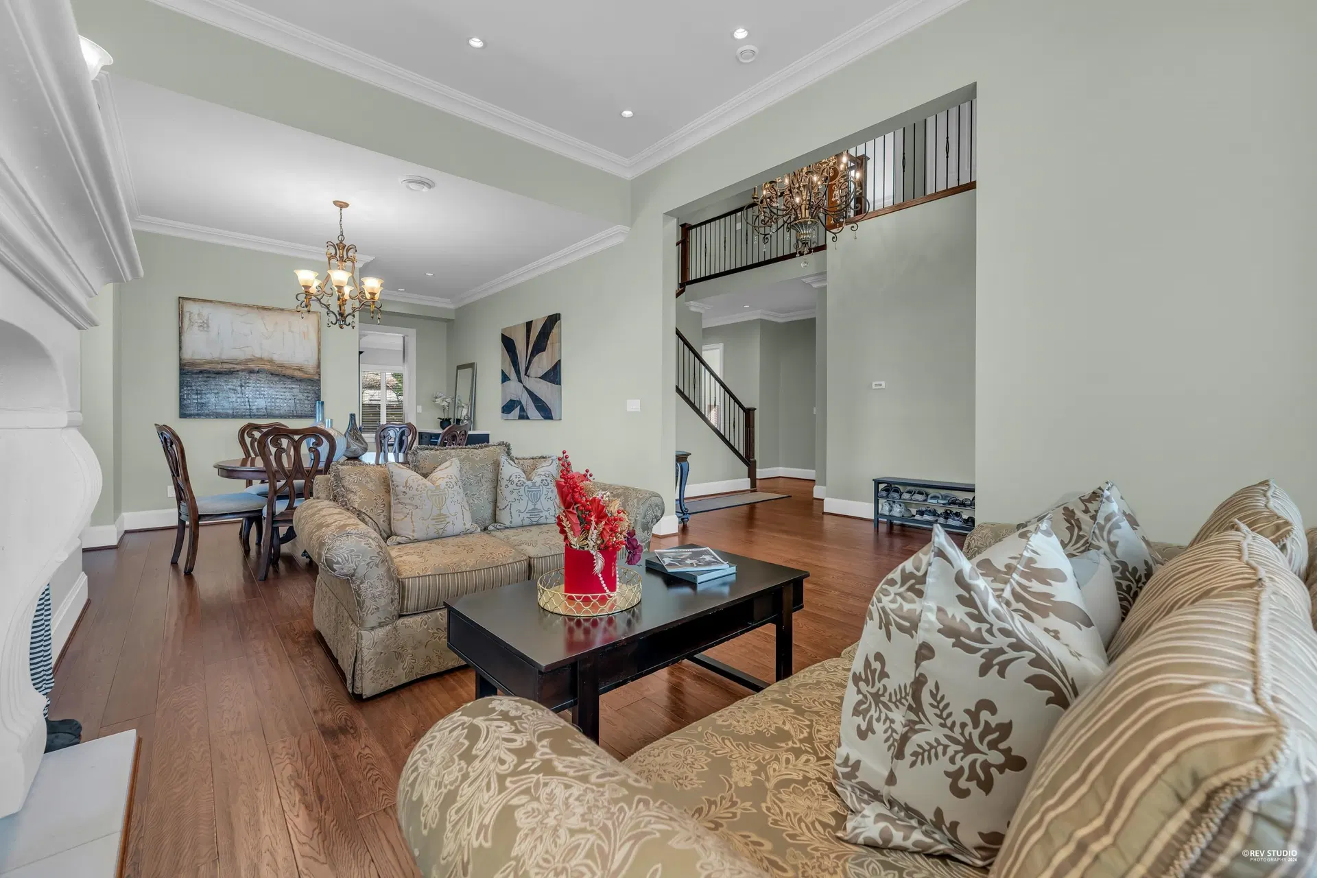Photo 5 of 40 at 3317 Bentinck Place