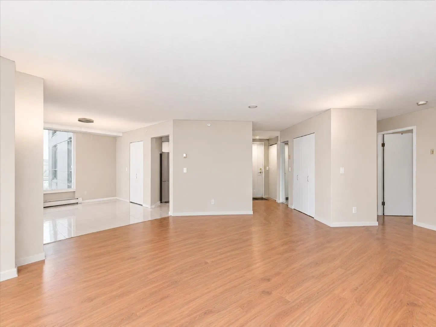 Photo 2 of 21 at #1206 – 388 Drake Street