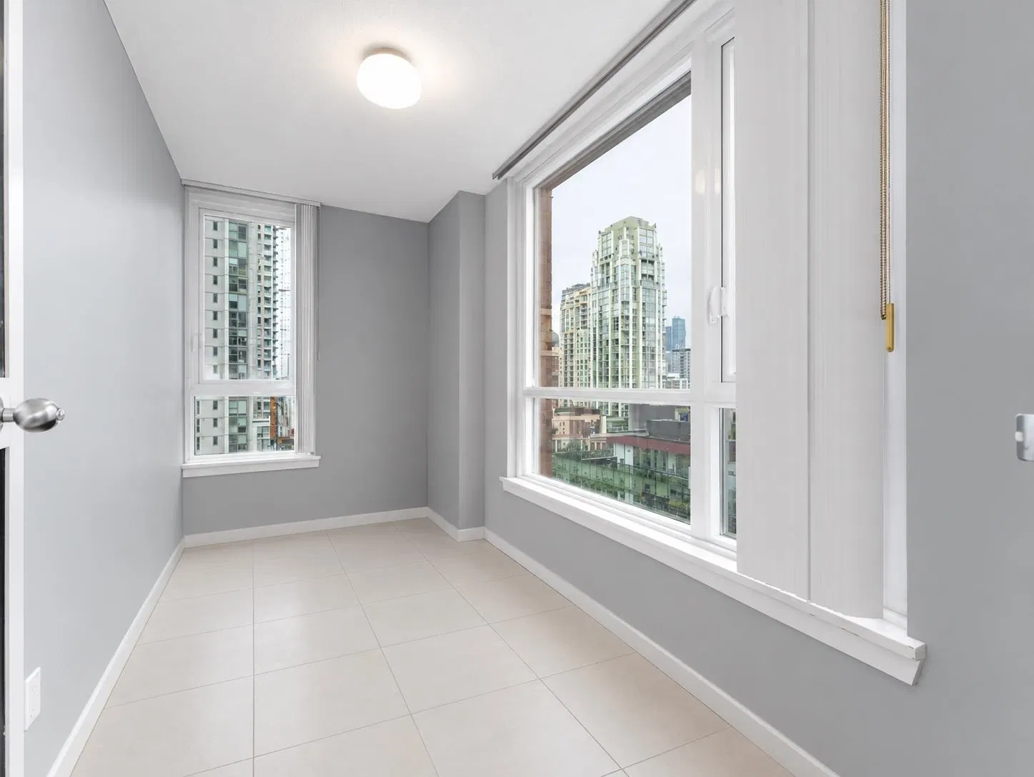 Photo 5 of 21 at #1206 – 388 Drake Street