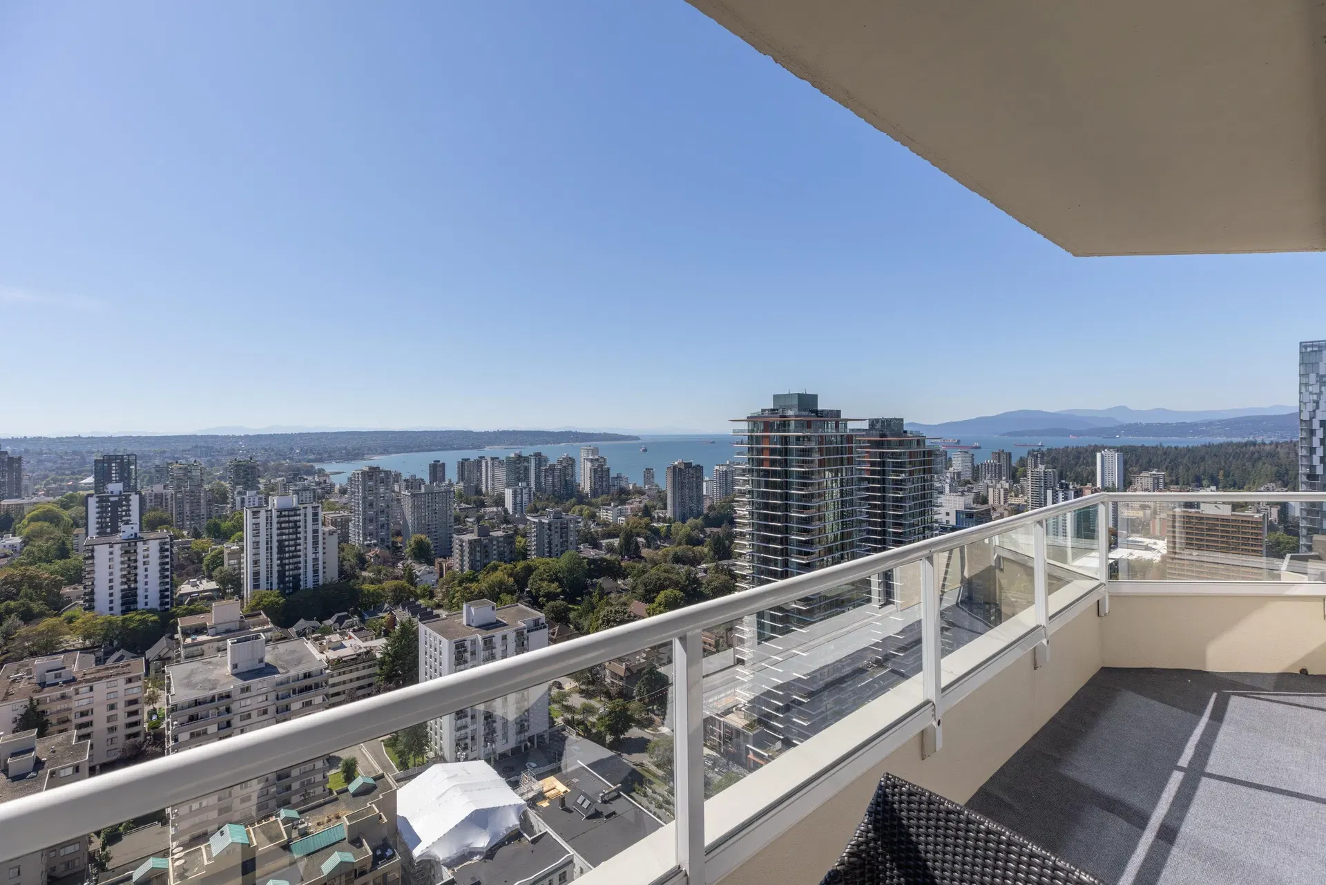Photo 2 of 40 at #3103 – 717 Jervis Street