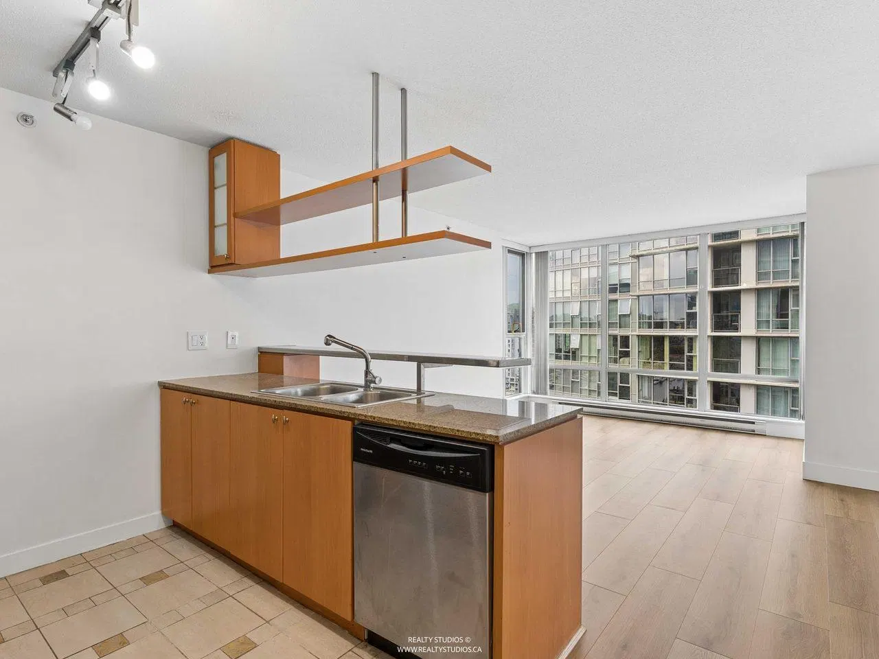 Photo 2 of 35 at #2208 – 1495 Richards Street