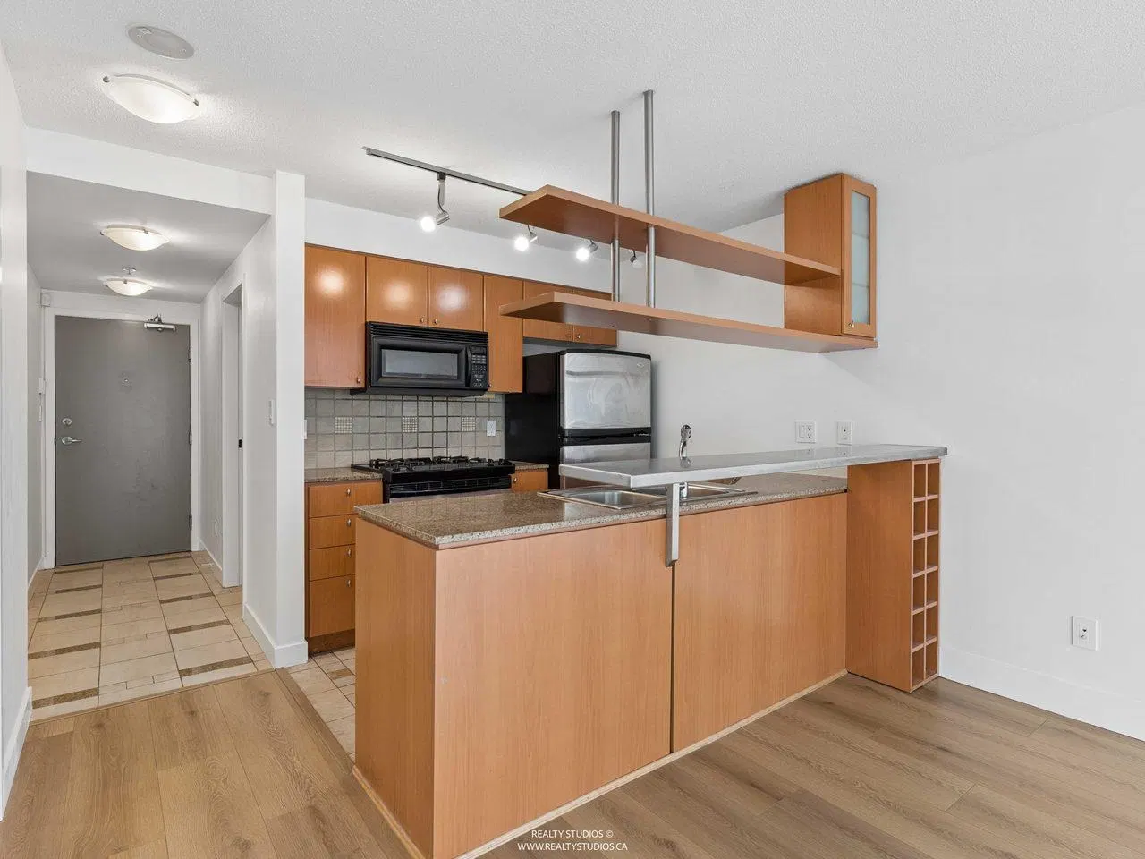 Photo 4 of 35 at #2208 – 1495 Richards Street